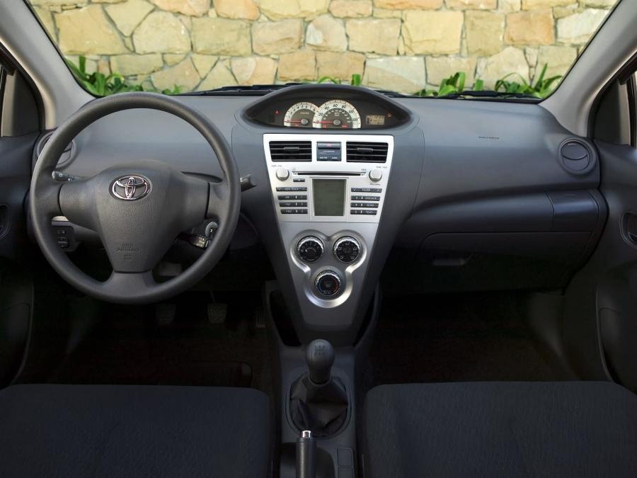  Toyota Yaris Sedan 2007 года  (фото 2 из 24)